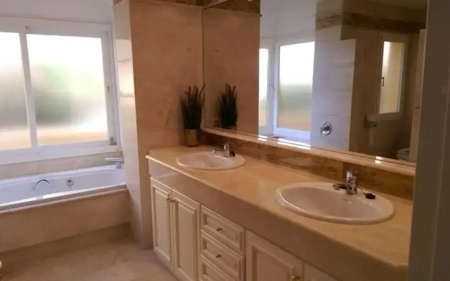 Grand Front Line Location Apartment- Heated Pool
