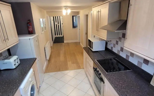 Llys Bach Apartment at Llys Aeron