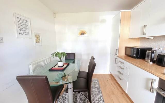 Boutique 3-bed Home with Free Parking in Glasgow