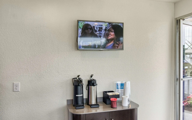 Motel 6 Everett, WA - South