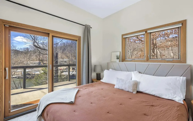 Bearcat Bungalows Two Homes One Rental, Sleep 22