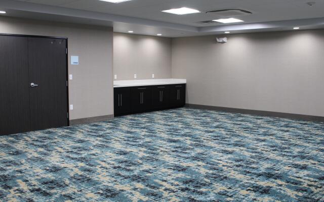 Holiday Inn Express & Suites Shawnee-Kansas City West by IHG