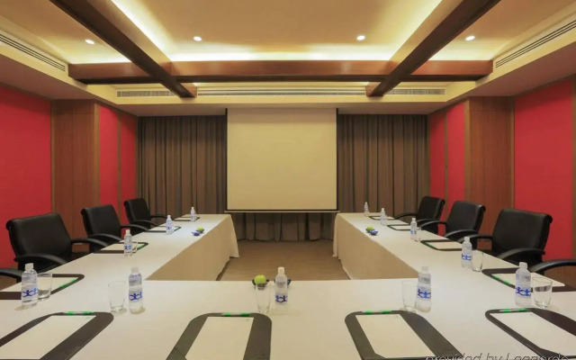 Holiday Inn & Suites Makati by IHG
