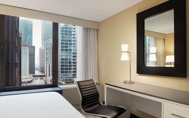 DoubleTree by Hilton Chicago - Magnificent Mile