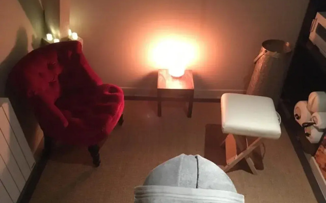 Brit Hotel Privilege Lisieux – La Villa Des Arts