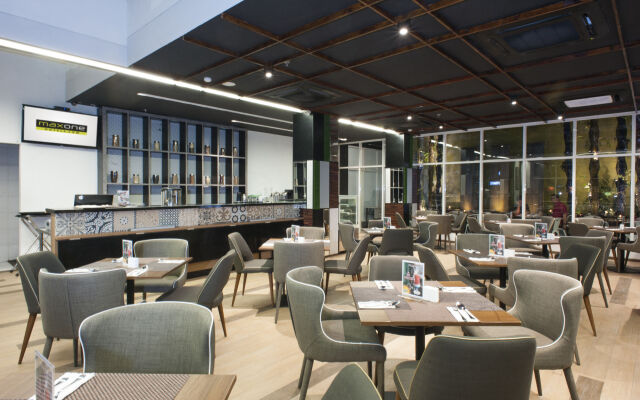 MaxOneHotels at Dharmahusada - Surabaya