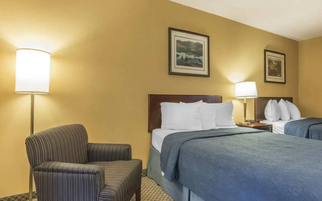 Jolly Roger Inn & Resort