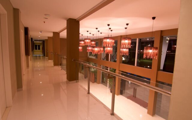 Front One Akshaya Hotel Karawang