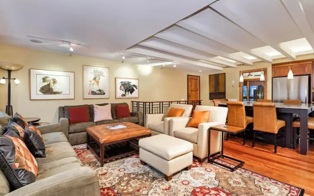 Fasching Haus Condominiums by Frias