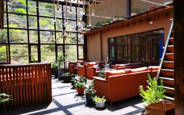 Dongnvqing Culture Theme Hotel