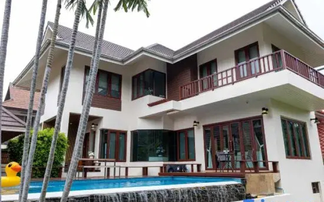 Premium Villa Baan Kinlom Chomlay