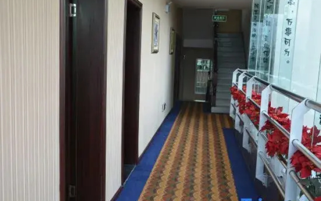 Longxiang Business Hotel