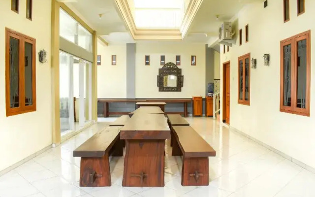 OYO 1642 Penginapan Anggrek Syariah 2