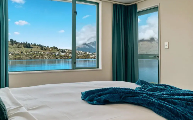 Lakefront Living At Remarkables - West