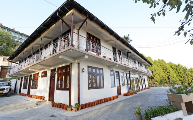 OYO 8989 Hotel Raj