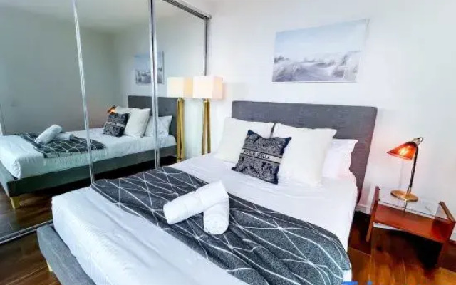 LV42 High-rise condo CBD panoramic city view
