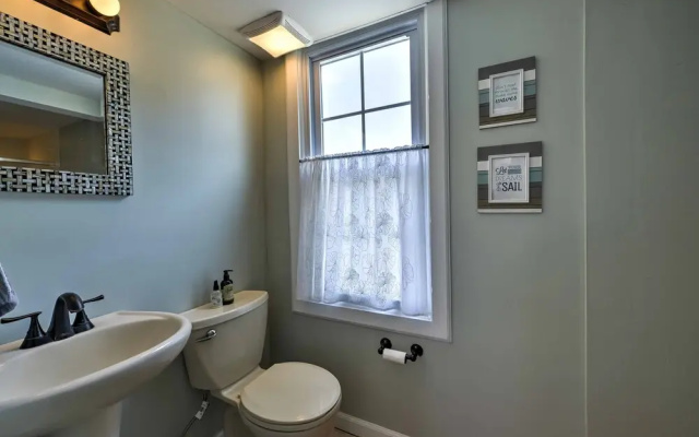 Charming Wildwood Hideaway w/ Private Pool & Deck!