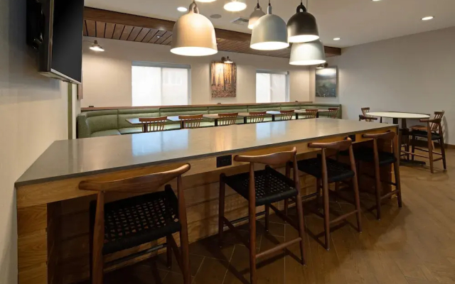 Fairfield by Marriott Inn & Suites Seattle Sea-Tac Airport