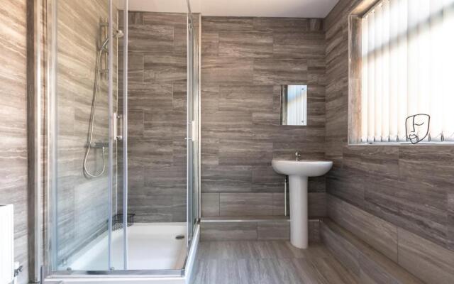 Tanzanite - 5 Bedroom House / Sleeps 10