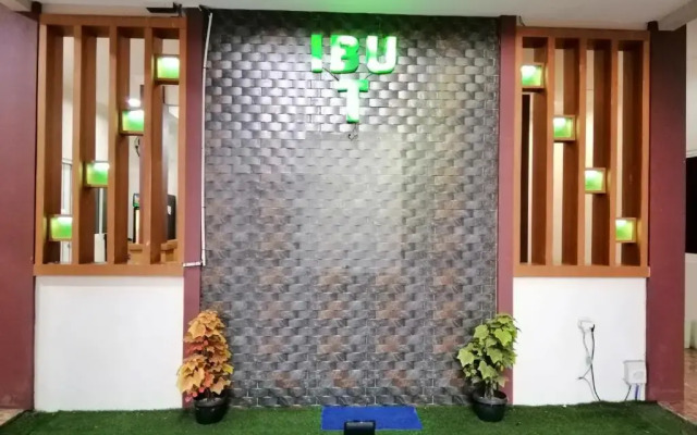 OYO 90703 Wisma Ibu T