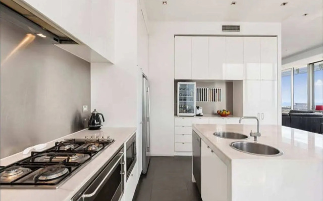 Perfect 4-bed Penthouse w/ Parking, Pool and Gym