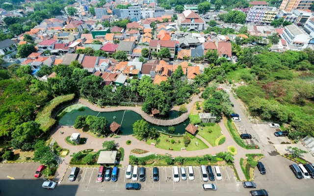 Simple 2BR Green Pramuka Apartment