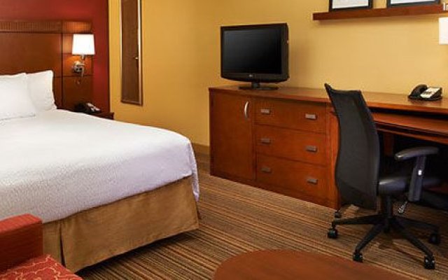 Courtyard by Marriott Louisville East