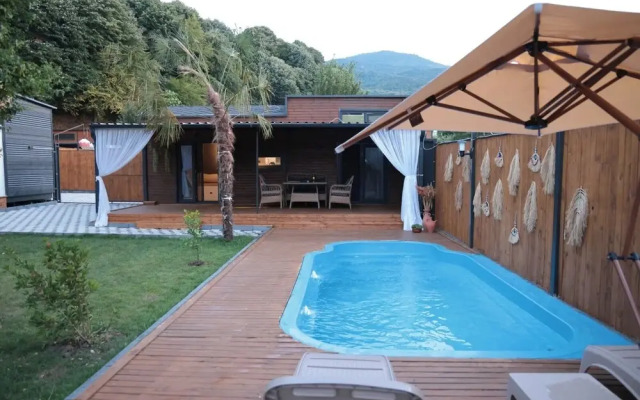 The Jungle Bungalov
