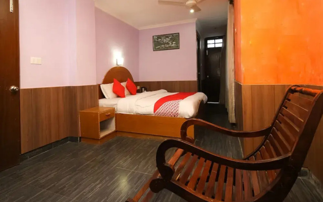 OYO 8367 Hotel The Woodz