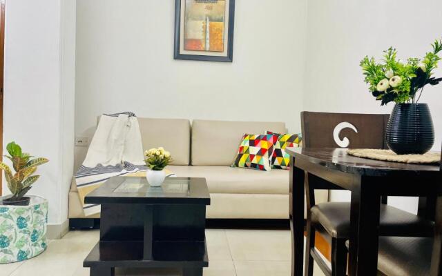 Bluo Studio Defence Colony Mkt - Kitchen, Balcony