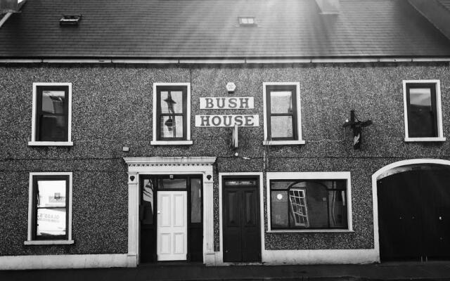 Bush House Accommodation - The Courthouse Apartment