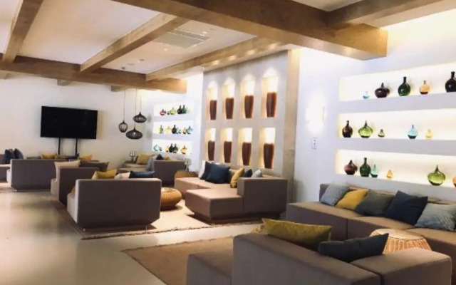 O. LIVE Social Shanghai Xinzhuang Subway Station