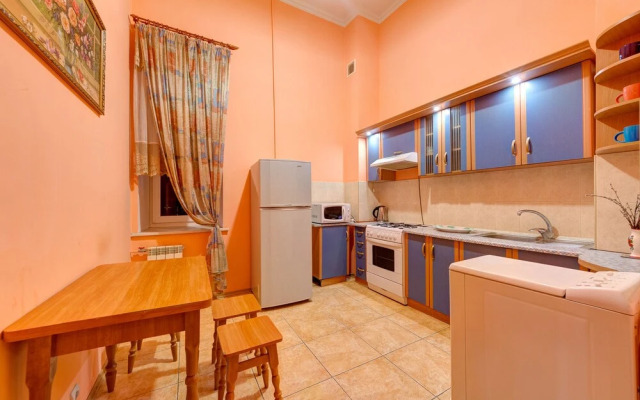 Elegant Apartment on Saksagans'kogo street