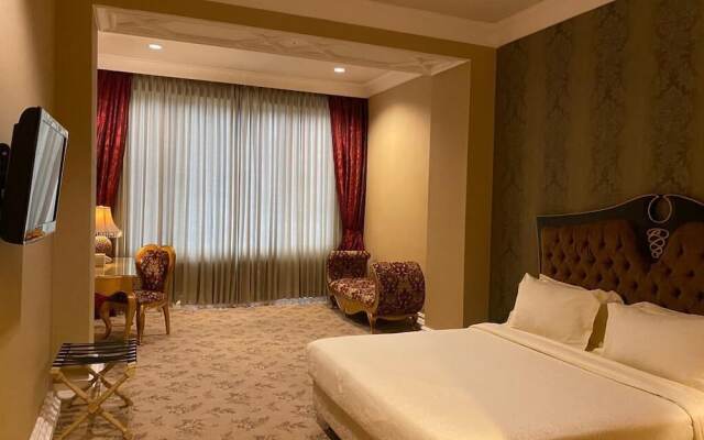 Grand Empire Palace Hotel