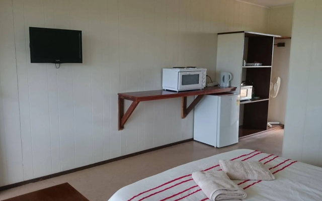 Dunkley's Place – Guest Rooms – Lake Eacham