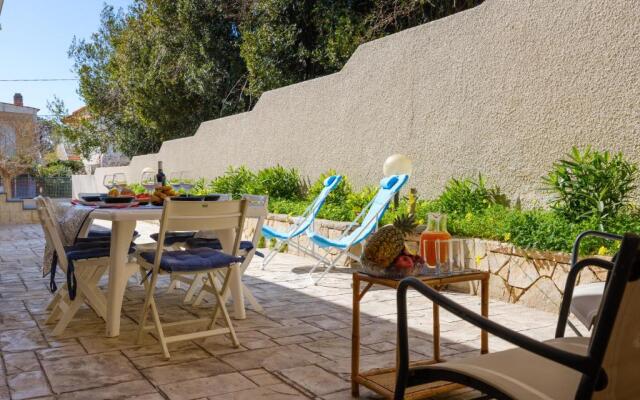 Villa With Climate, Wi-fi and Private Parking