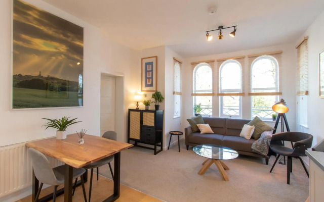 Crescent House Apartments