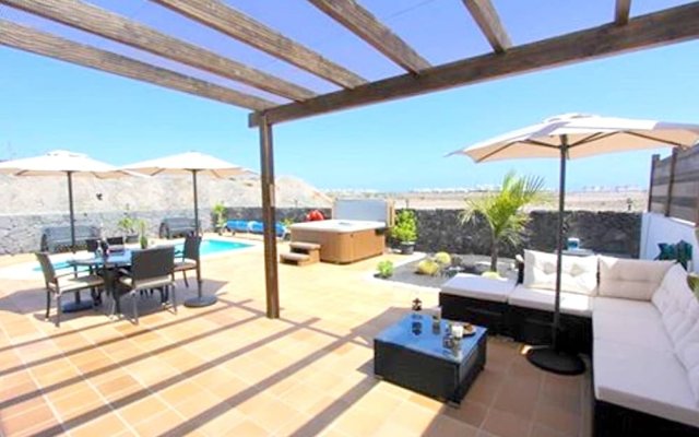 Villa With 2 Bedrooms in Las Palmas, With Wonderful sea View, Private Pool, Furnished Terrace - 1 km From the Beach