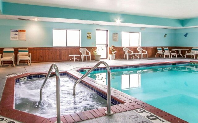 AmericInn by Wyndham Reedsburg