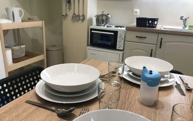 Charming 1-bed Apartment Near Piraeus Port