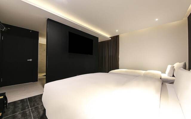 Central Person Hotel Pyeongtaek