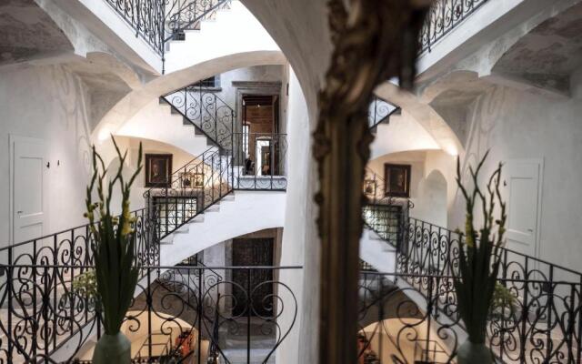 Mimosa Goldenstern Residence