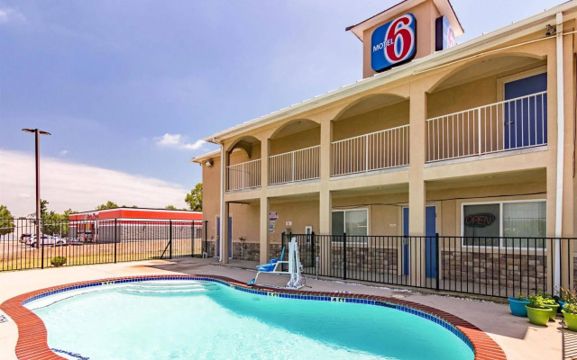Motel 6 Azle, TX