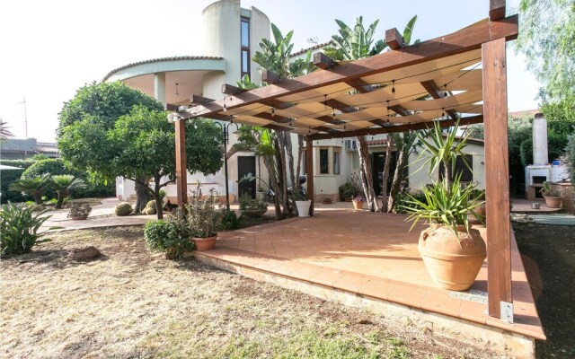 Beautiful Home in Siracusa With Wifi and 3 Bedrooms