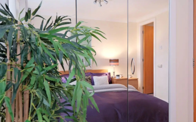 Riverview-2br-sleeps4-citycentre-parking-fastwifi