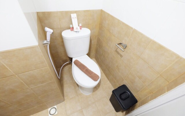 Clean And Tidy Green Pramuka Apartement