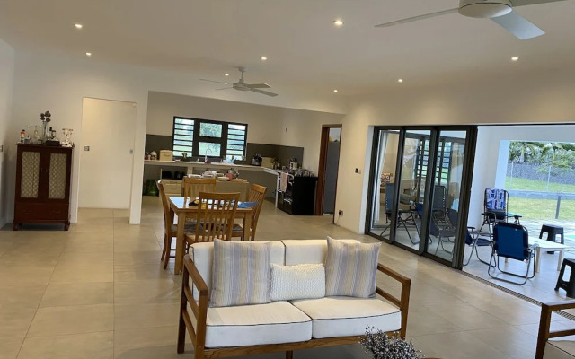 Charming 4-bed Villa in Beau Vallon