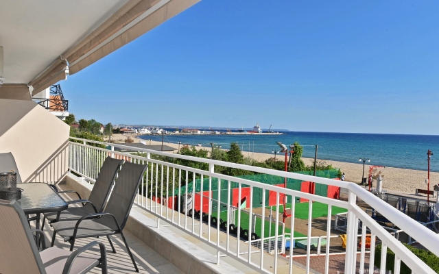 Sabbia Seafront Apartment  2 by TravelPro Serv...