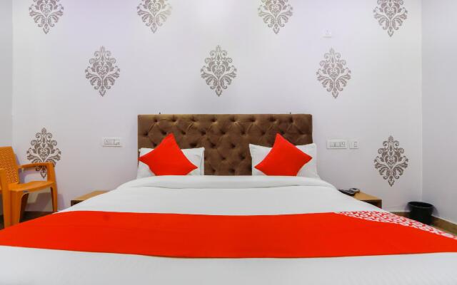 OYO 68850 Diamond Stay