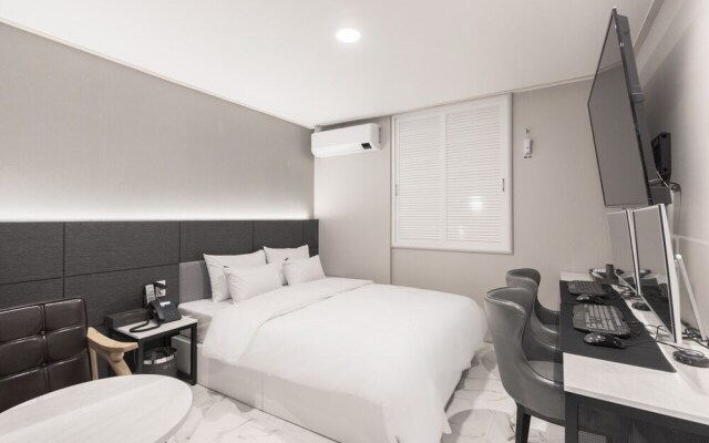 Zam Hotel